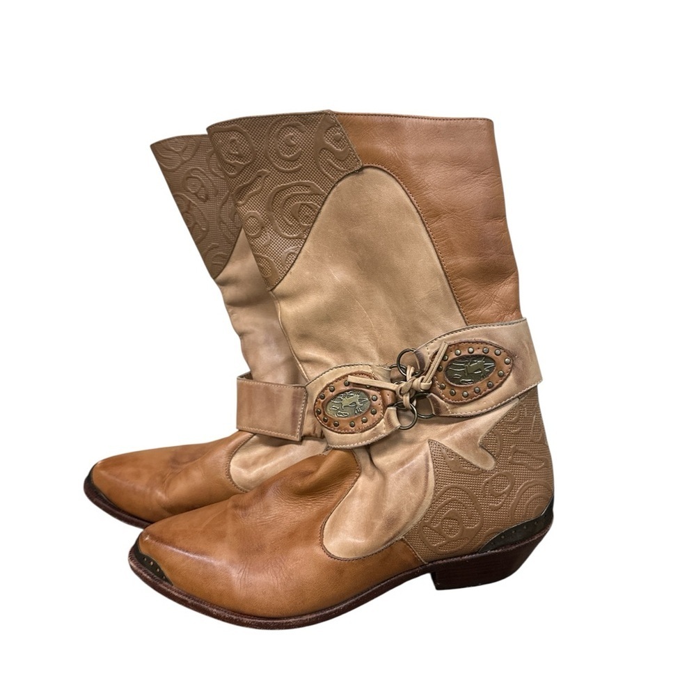 Venting Tan and Cream vintage Heeled Boots.